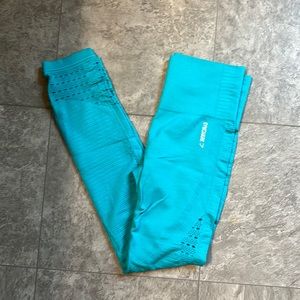 Once worn size small gym shark leggings